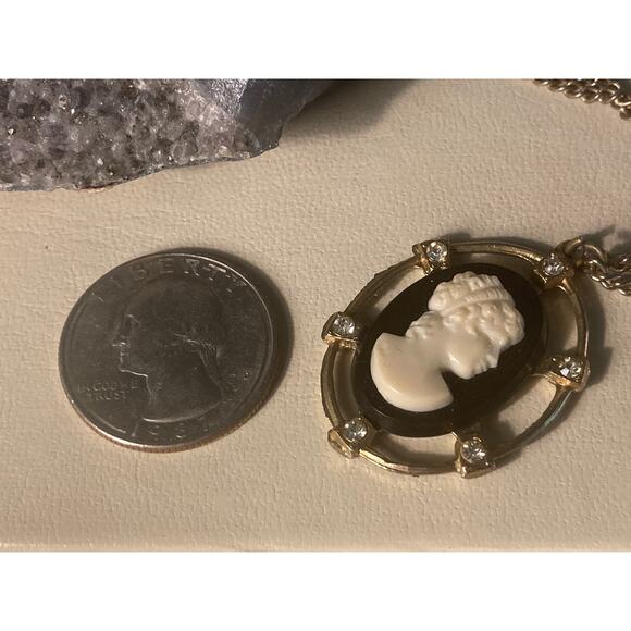 Vintage Cameo Pendant Necklace Rhinestone Costume Jewelry ~ Ladylike & Refined - Picture 7 of 7